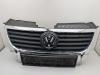 Решетка радиатора Volkswagen Passat B6 Артикул 55355427 - Фото #1